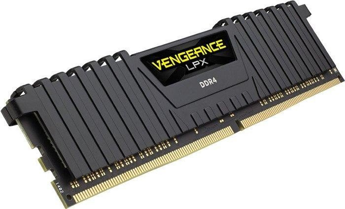 Schwarzer Vengeance LPX DDR4 RAM-Riegel mit gelbem Text auf weißem Grund.