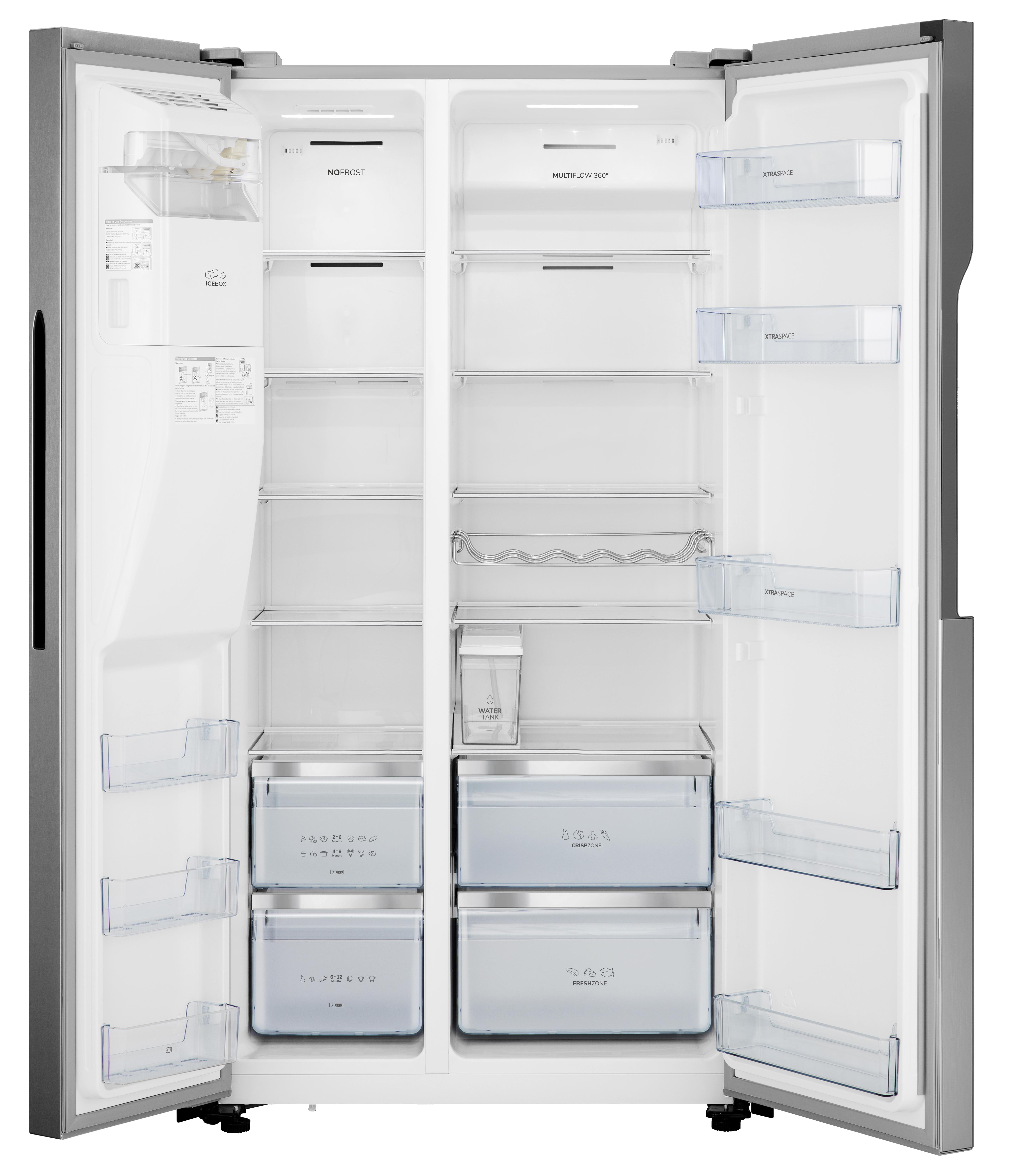 Ein offener Kühlschrank mit vielen Regalen und Schubladen, leer.