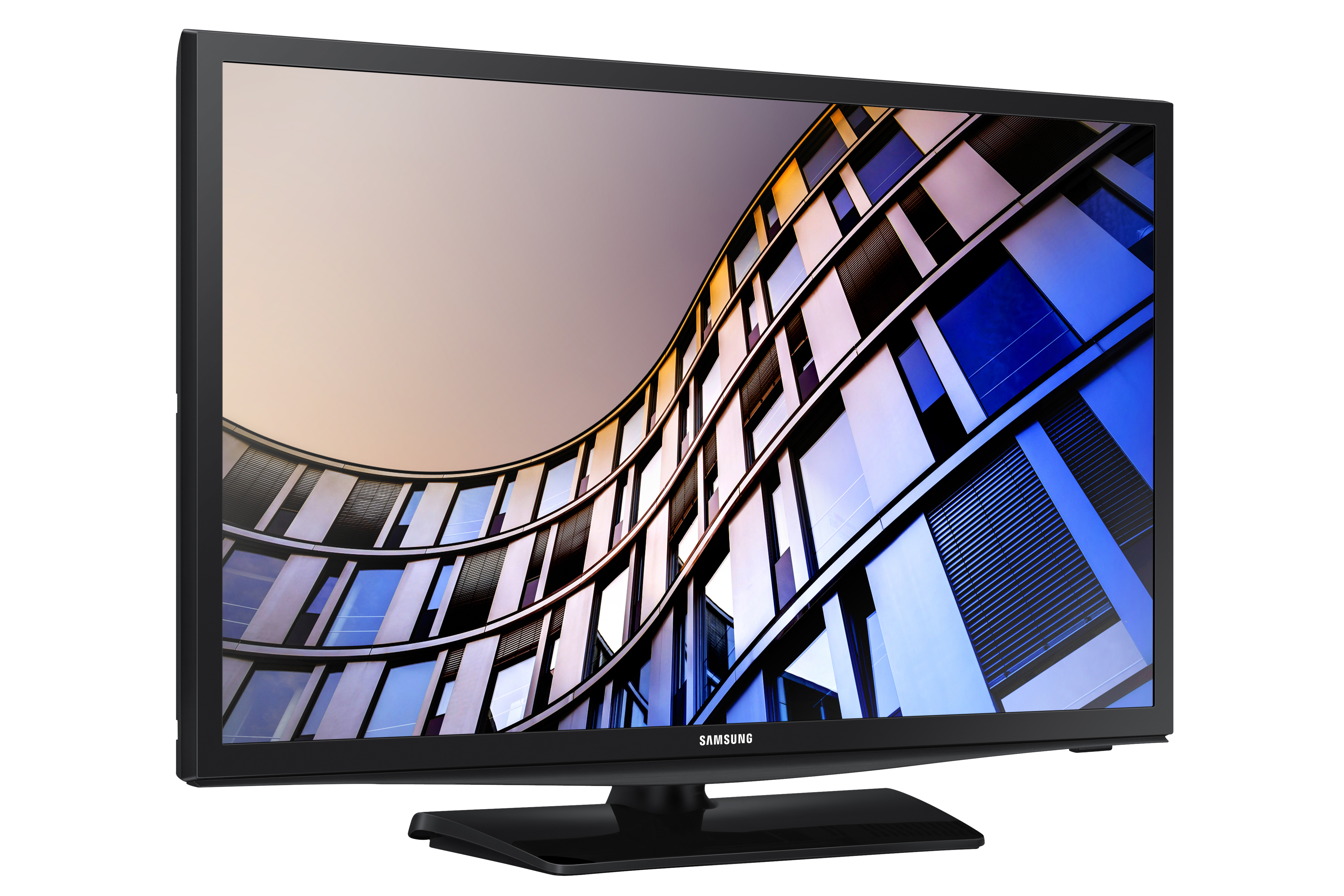 Televisor Samsung negro con fachada de edificio sobre fondo blanco.