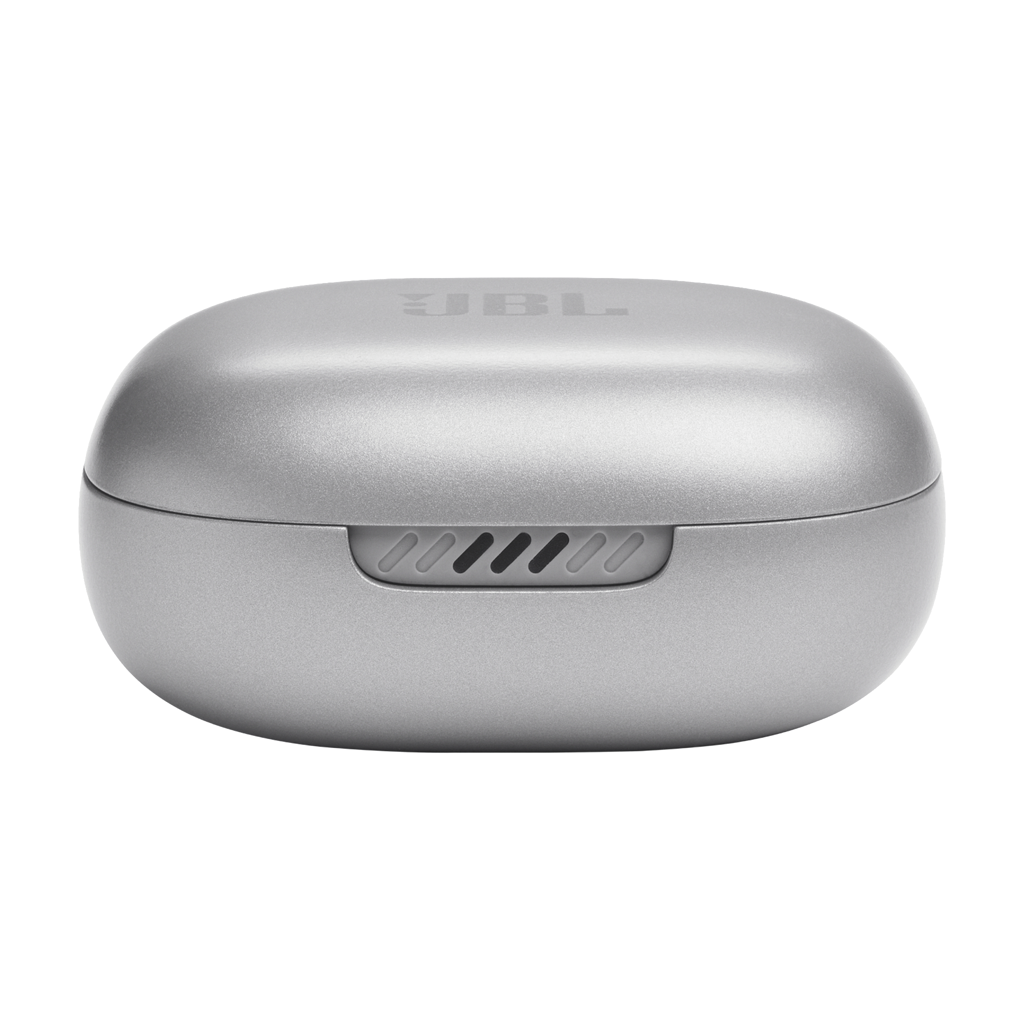 Ein silbernes, oval geformtes Etui für JBL-Ohrhörer, geschlossen, auf weißem Hintergrund.