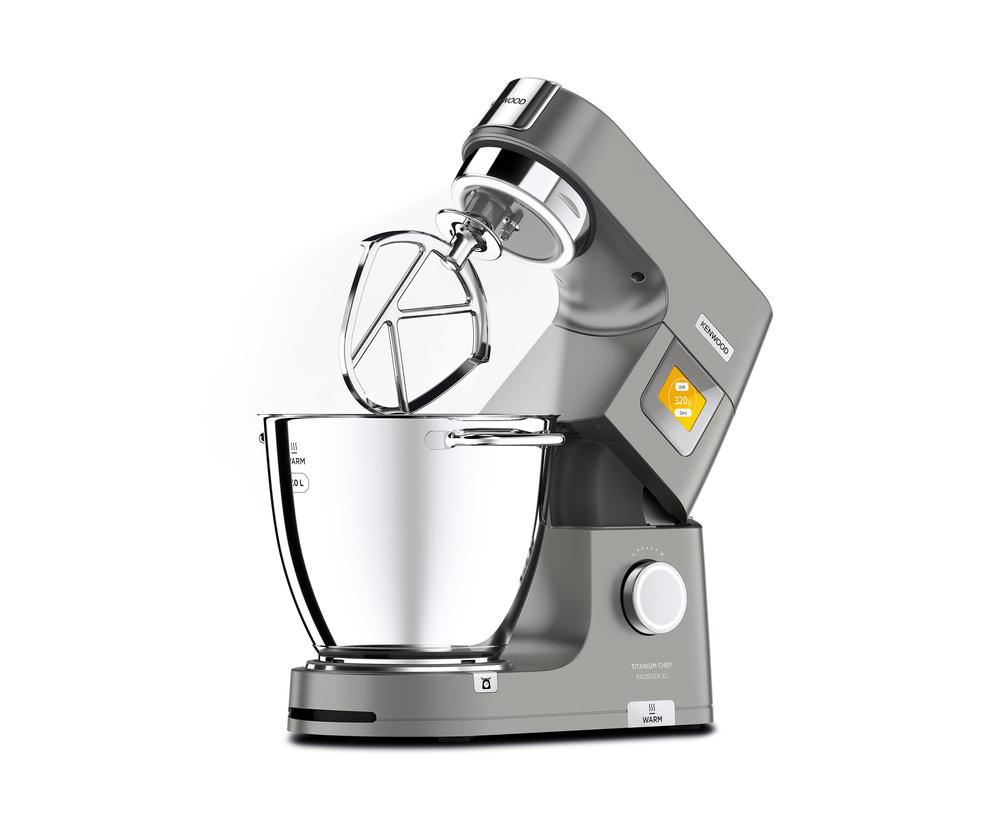 Ein silberner und grauer Standmixer mit dem Markennamen Kenwood.