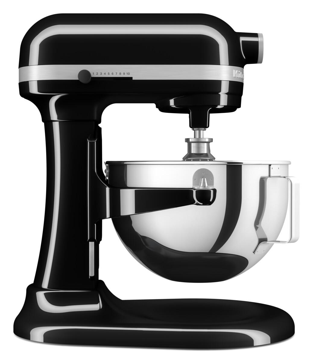 Ein schwarzer KitchenAid-Küchenmixer mit Chromdetails und einer Edelstahlschüssel.
