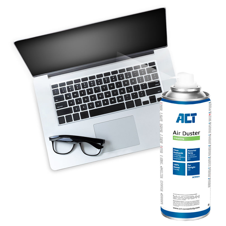 Laptop, mellette egy spray és szemüveg, a laptop nyitva.