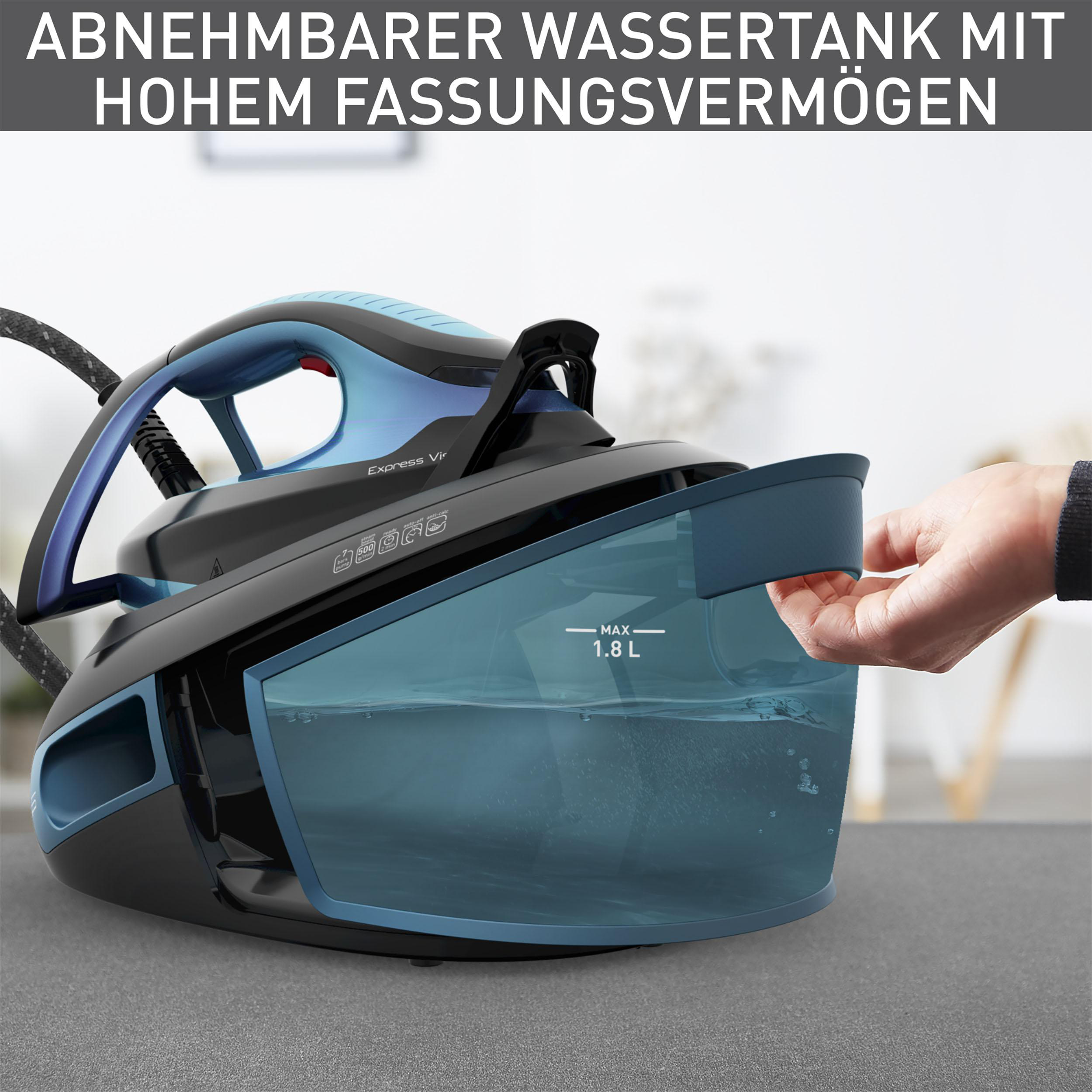 Ein blaues und schwarzes Bügeleisen mit Wassertank und Text auf Deutsch.