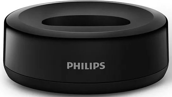 Support de rasoir Philips noir avec logo Philips. Base ronde avec une indentation circulaire peu profonde.