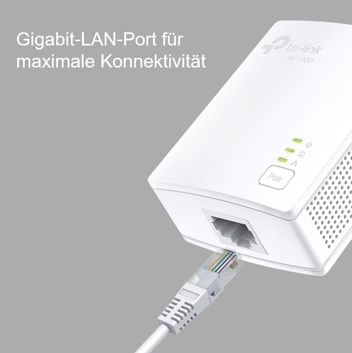 Weißer Powerline-Adapter mit eingestecktem Ethernet-Kabel.