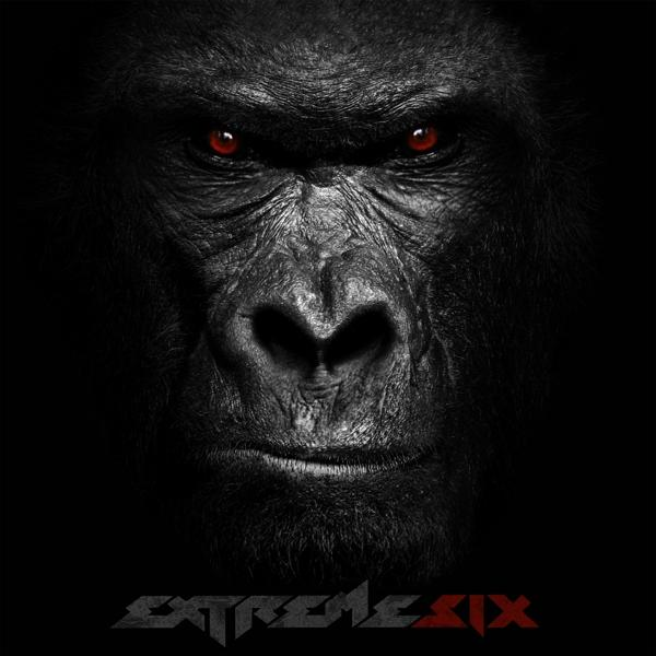 Nahaufnahme eines Gorillagesichts mit roten Augen auf schwarzem Hintergrund. Der Text 'EXTREME SIX' steht unten.