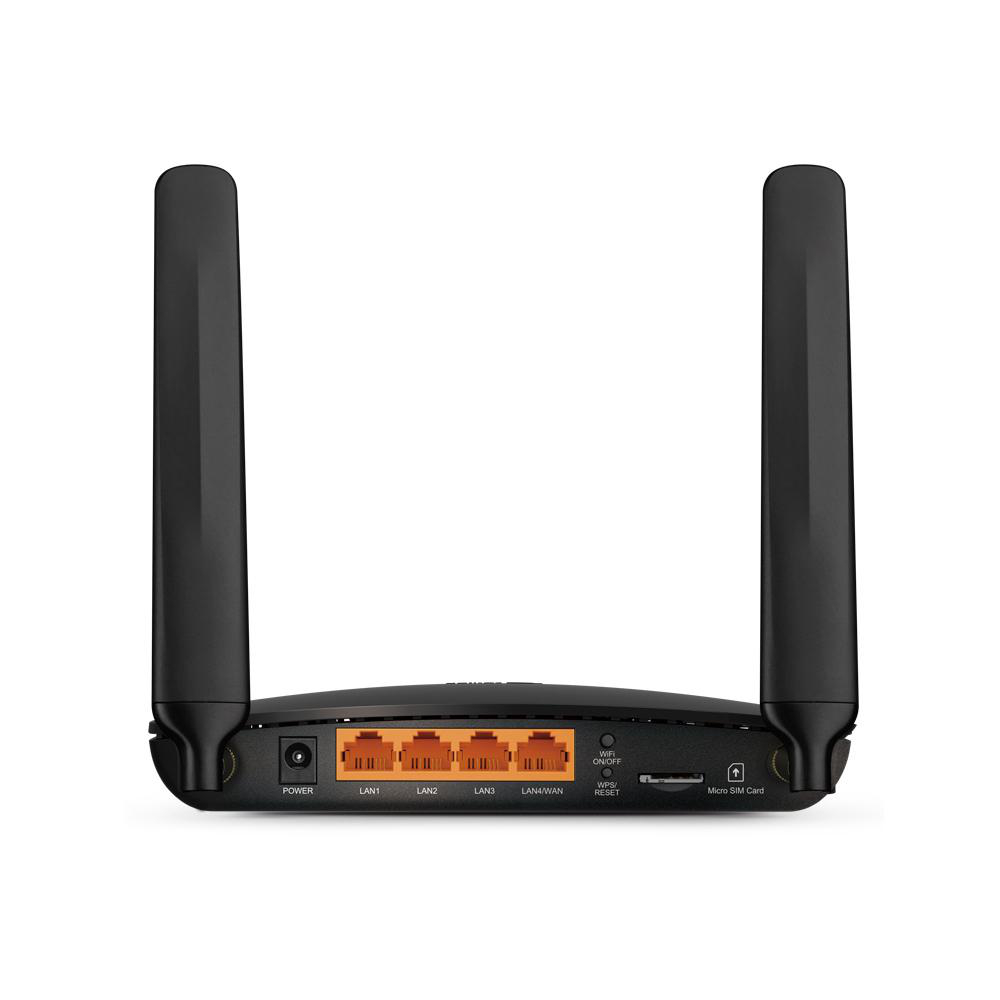 Ein schwarzer Router mit zwei Antennen und mehreren beschrifteten Anschlüssen auf der Rückseite.