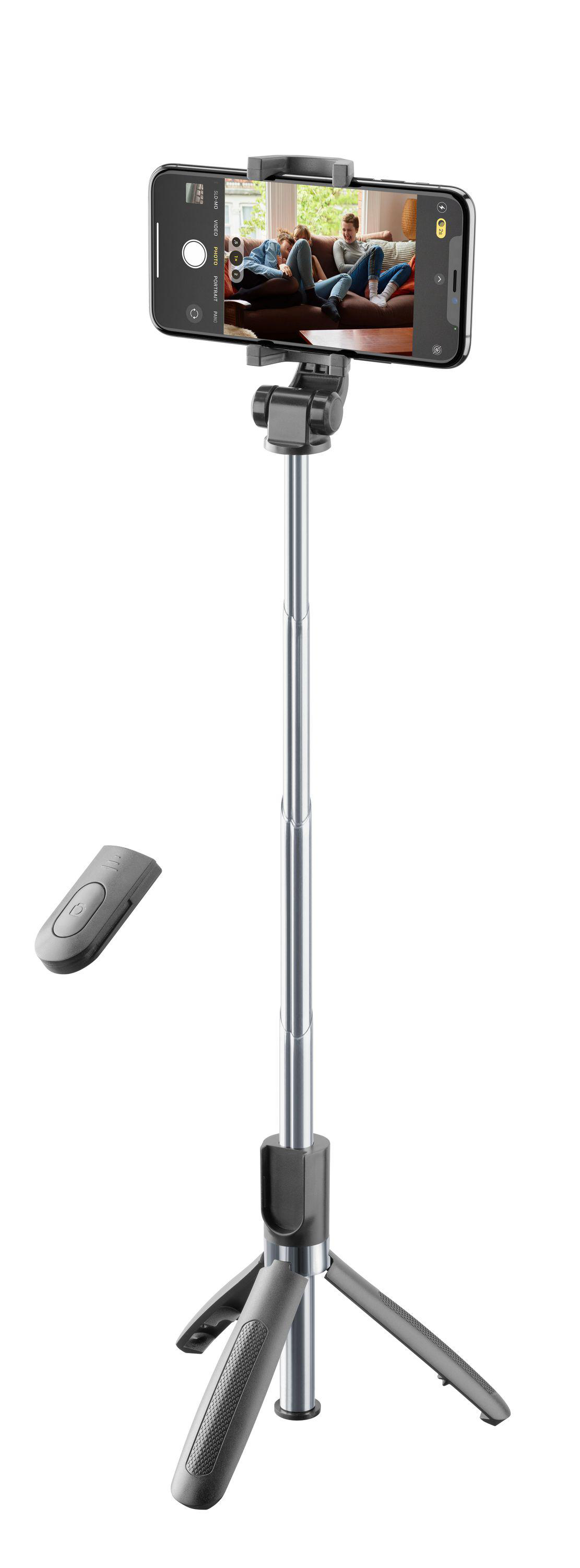 Selfie-Stick mit befestigtem Telefon, Fernbedienung und dreibeinigem Ständer.