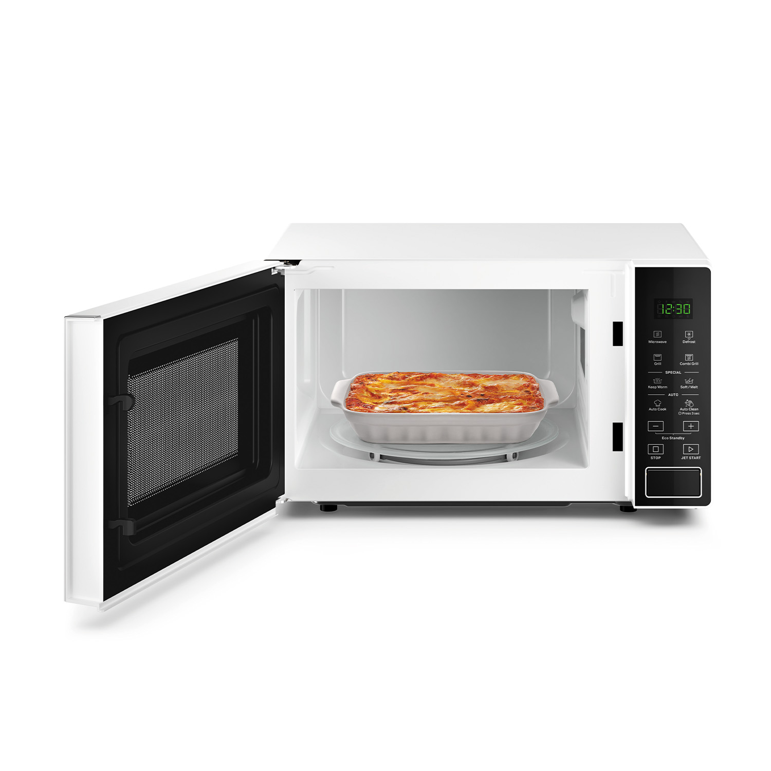 Microonde bianco con porta aperta, mostra un piatto di lasagne all'interno.