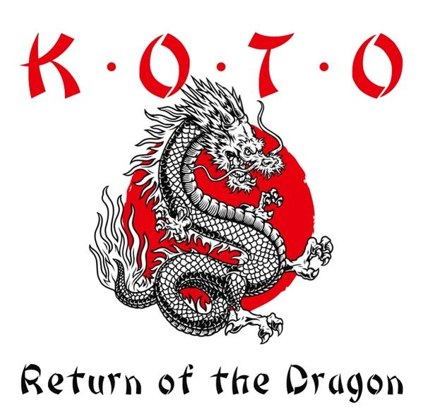 Egy sárkány piros nap mögött. A 'KOTO Return of the Dragon' szavak vannak leírva.