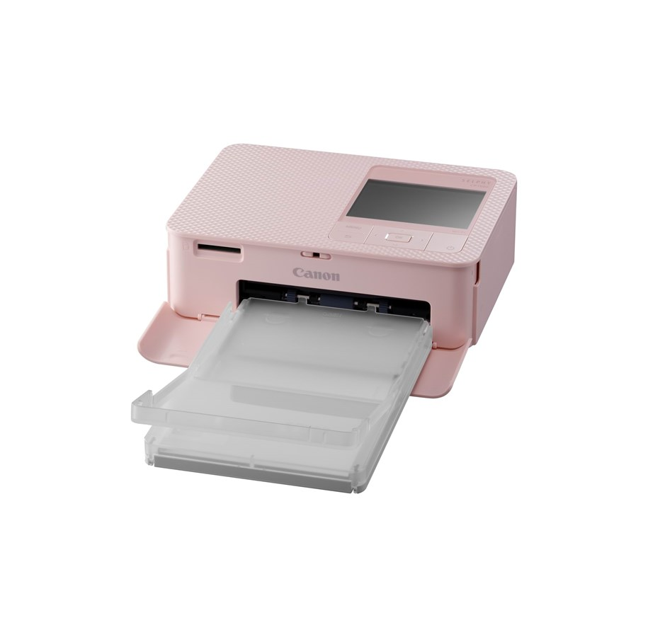 Açık bir tepsisi olan pembe Canon Selphy yazıcı, beyaz bir arka plan üzerinde izole edilmiş.