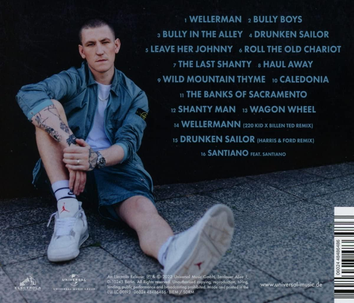 CD-Cover mit einem Mann mit Tattoos, der auf dem Boden sitzt, und einer Titelliste.