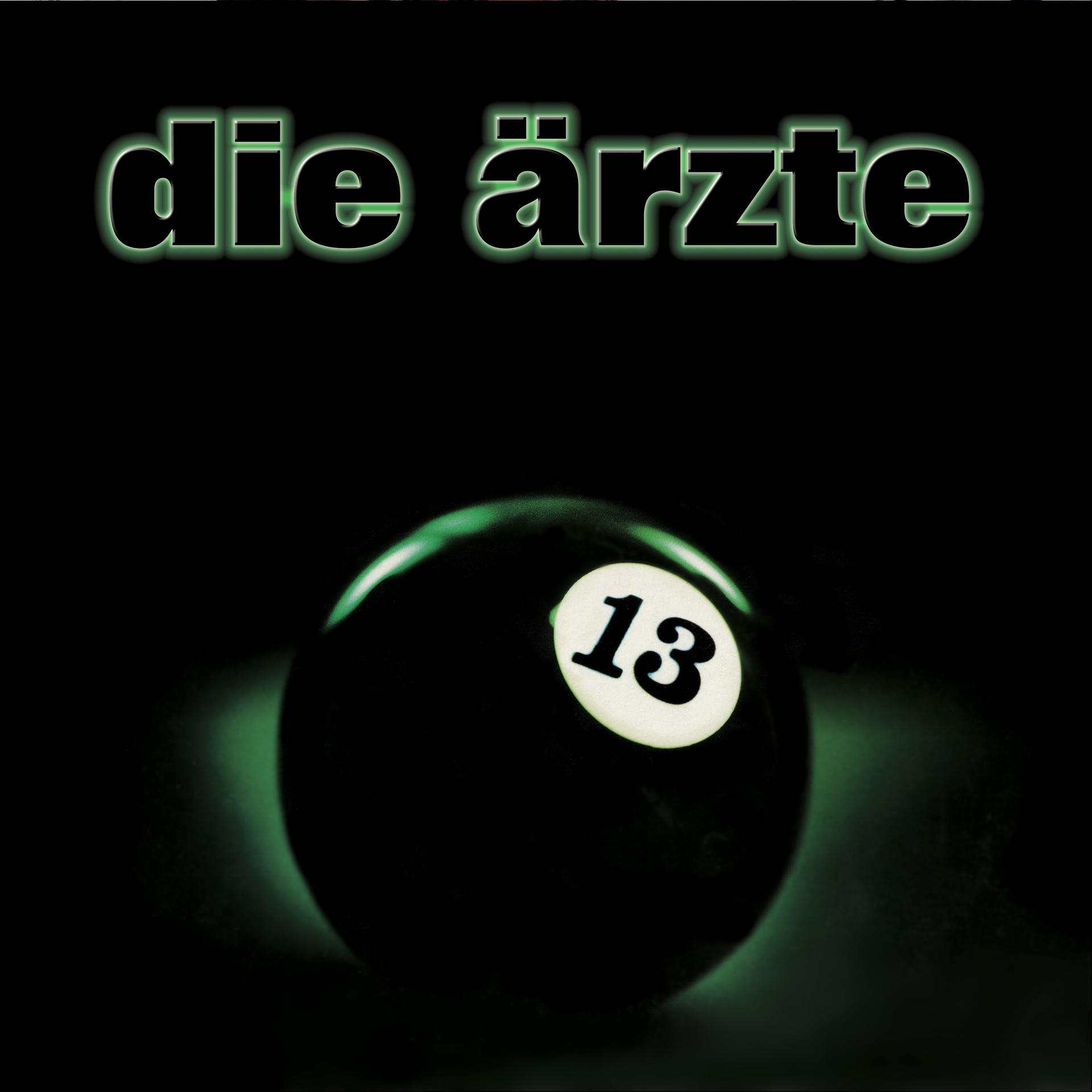 Albumcover: Schwarze 8-Ball mit der Nummer 13, grünem Schein und Bandnamen darüber.