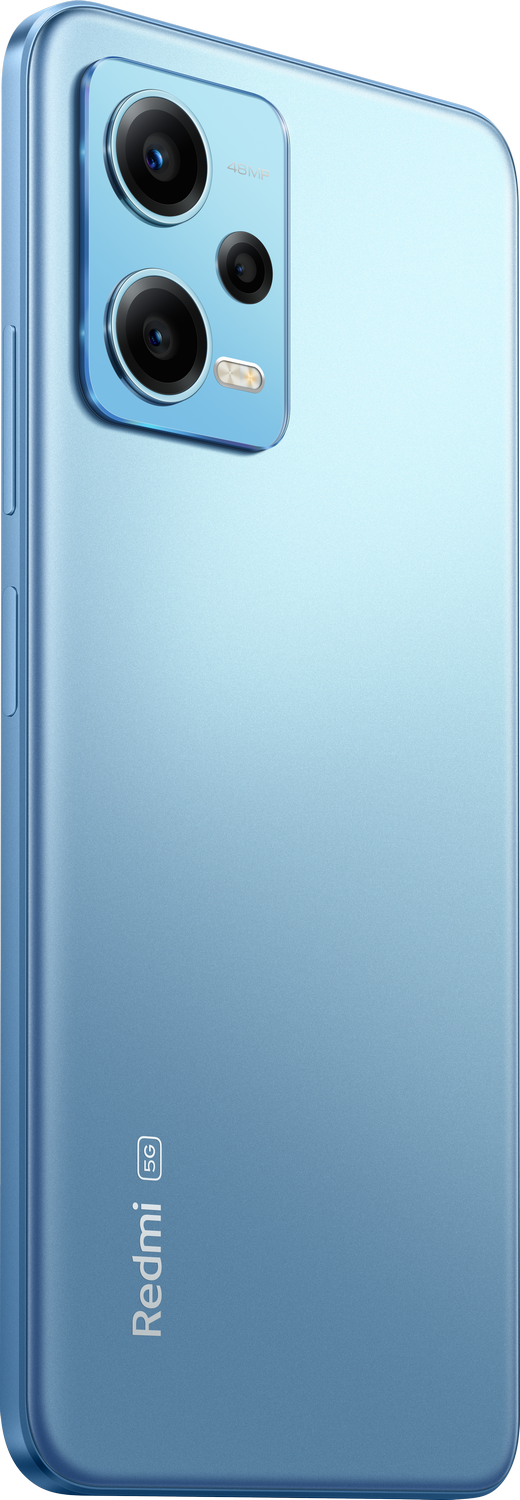 Un teléfono Redmi azul claro visto desde la parte trasera, mostrando cámaras.