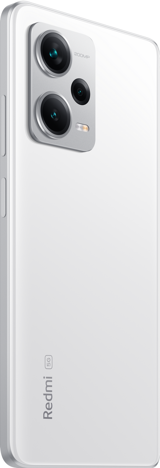 Smartphone blanco con tres cámaras traseras, logo Redmi y módulo de cámara plateado.