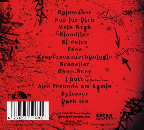 Die Rückseite einer CD mit Songtiteln und Text auf rotem und schwarzem Hintergrund.