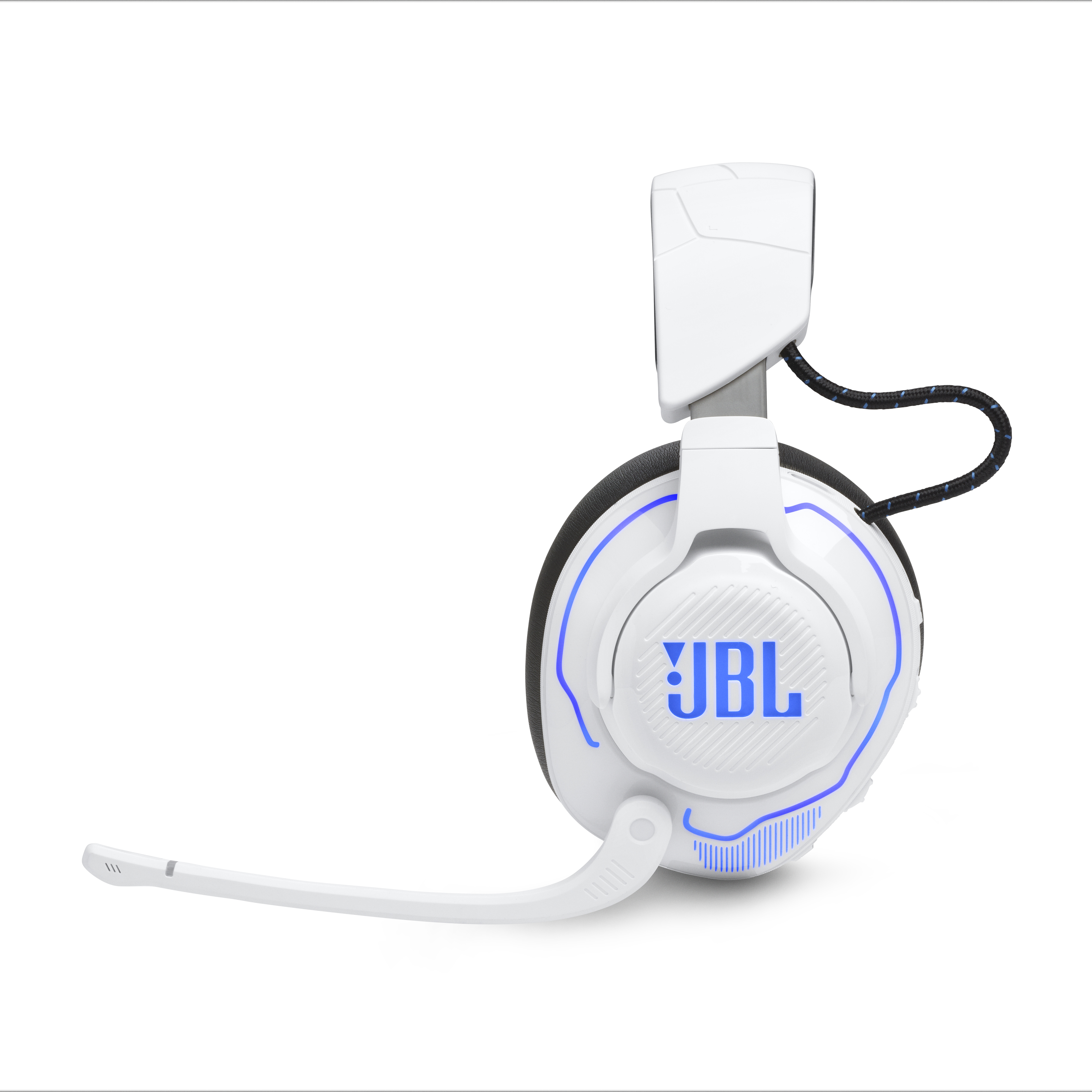 Weißes JBL Gaming-Headset mit Mikrofon, blauen Lichtern und Logo.