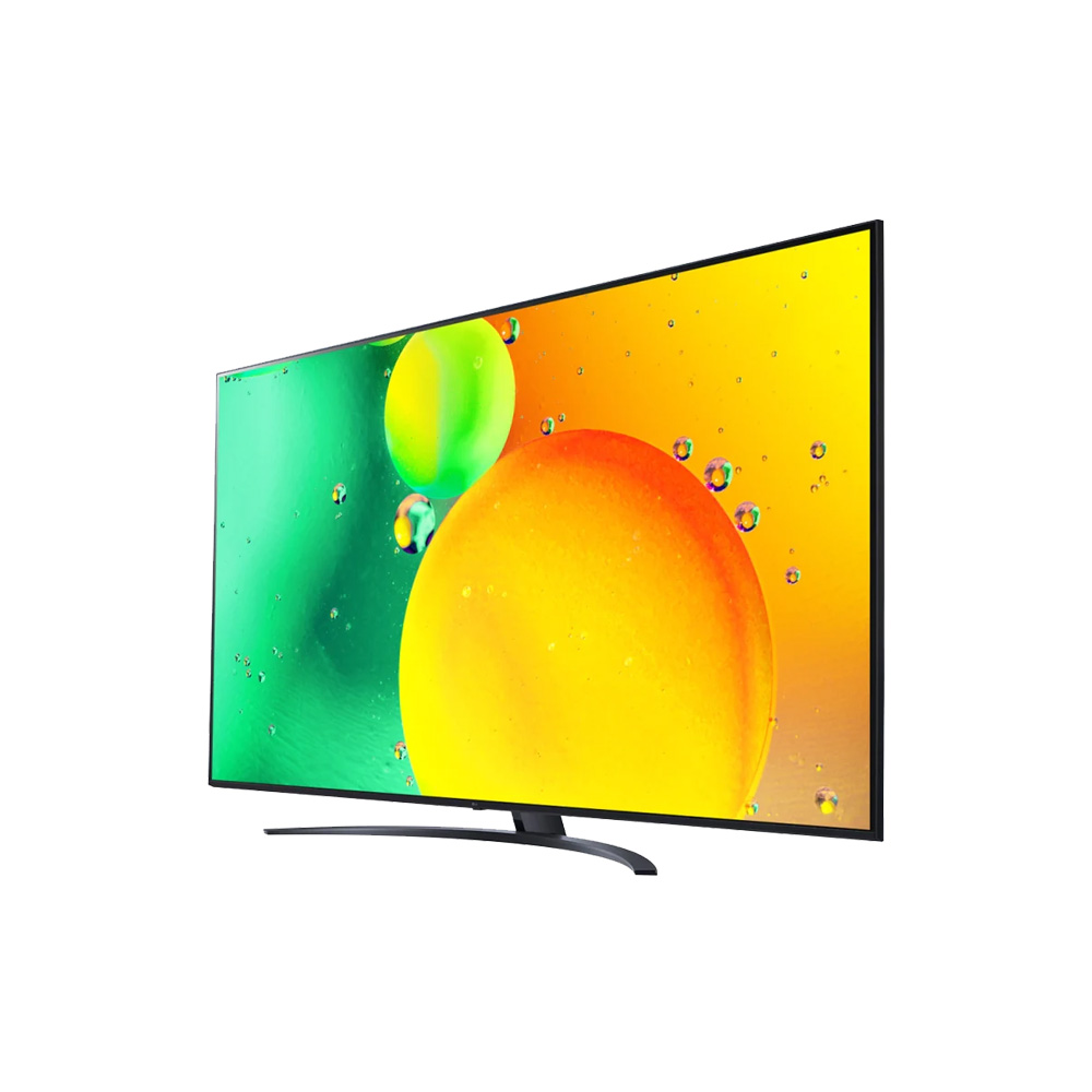 Renkli soyut sanat sergileyen büyük TV, beyaz arka plan.