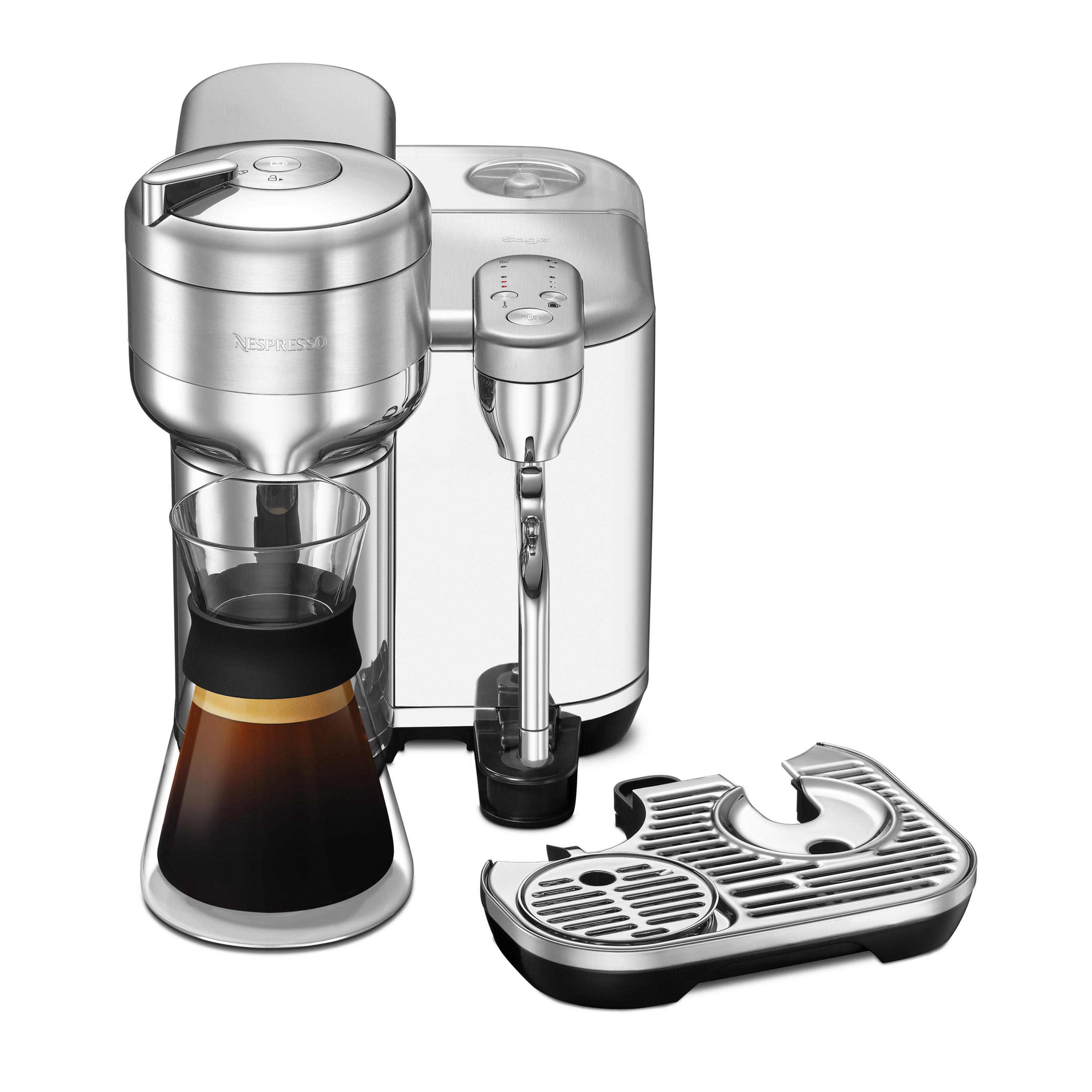 Nespresso Vertuo Kaffeemaschine mit Glaskaraffe und Abtropfschale auf weißem Grund.