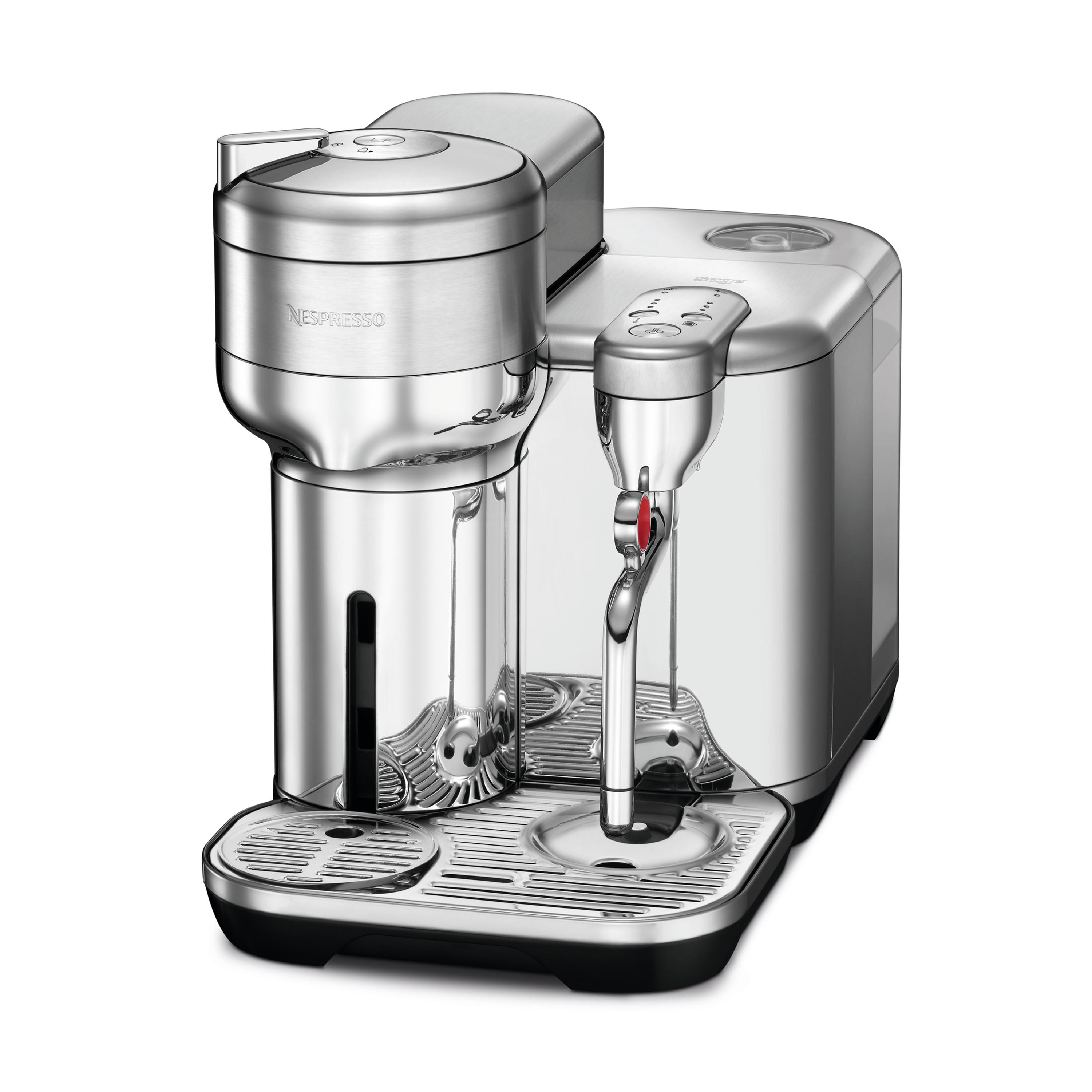 Chromfarbene Nespresso Vertuo Kaffeemaschine auf weißem Hintergrund. Modernes Design.
