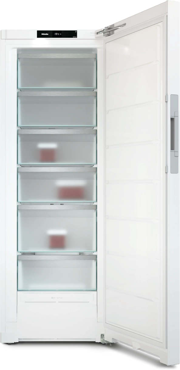 Ein weißer Miele Gefrierschrank mit offener Tür, die Glasböden und rote Lebensmittel zeigt.