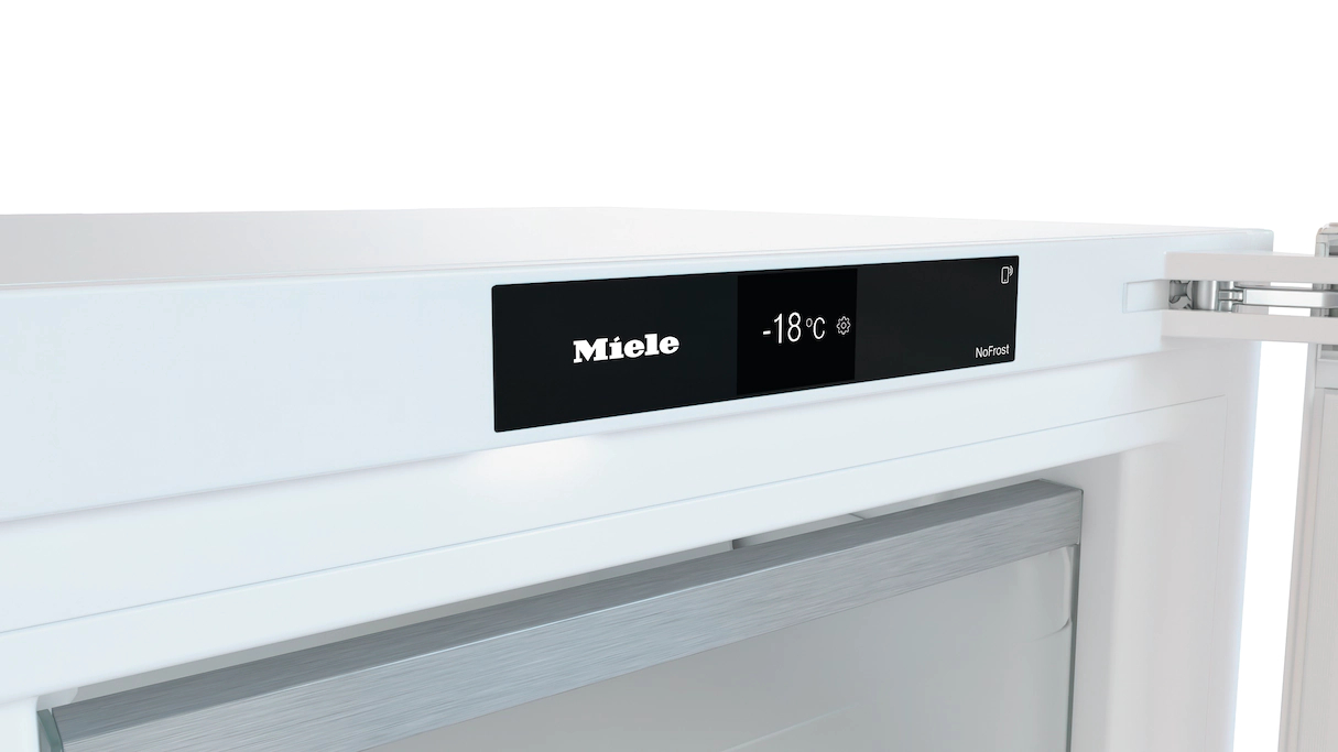 Weißer Miele Gefrierraum. Anzeige zeigt -18°C und NoFrost.