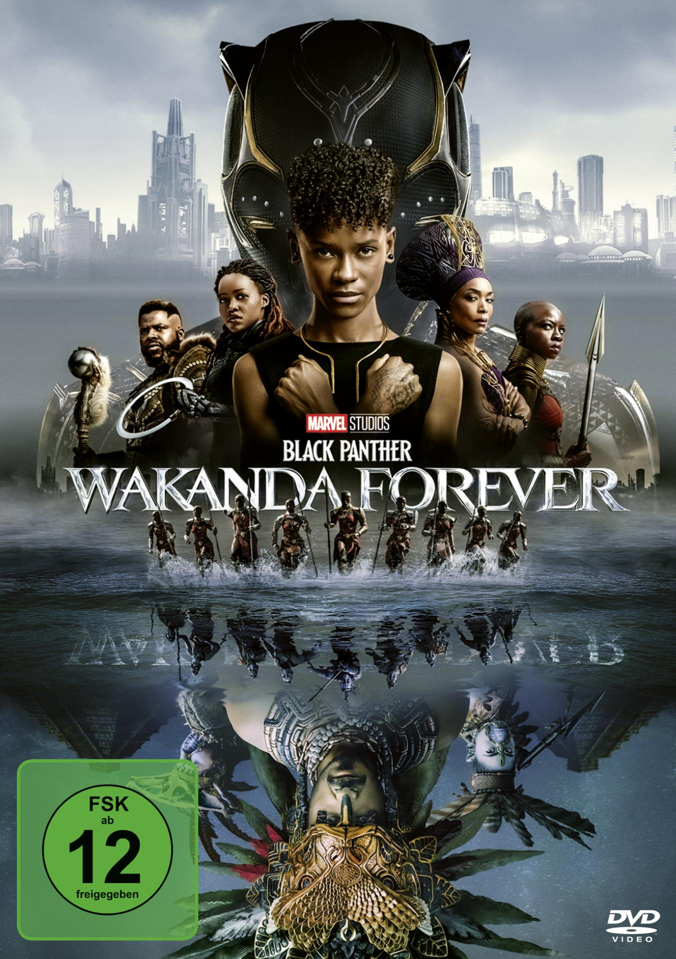Filmplakat mit Wakanda-Charakteren, Stadtbild im Hintergrund und dem Titel 'Wakanda Forever'.