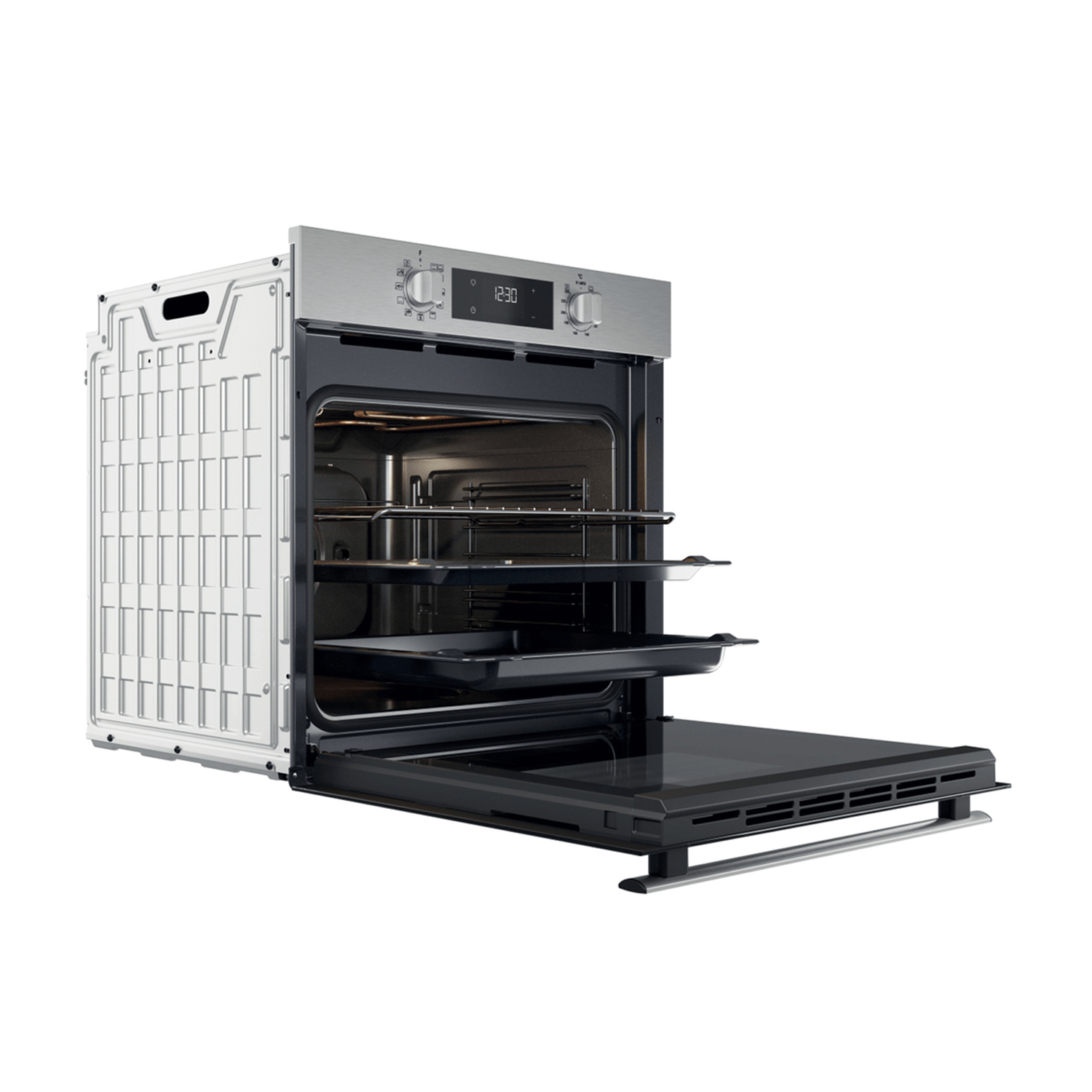 Un forno con la porta aperta, che mostra l'interno con ripiani e un vassoio. Il forno è in acciaio inossidabile.