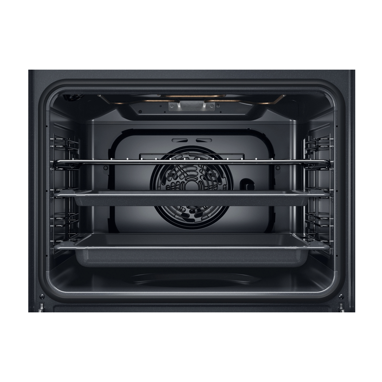 Interno del forno con griglie, una ventola e una cavità scura e spaziosa.