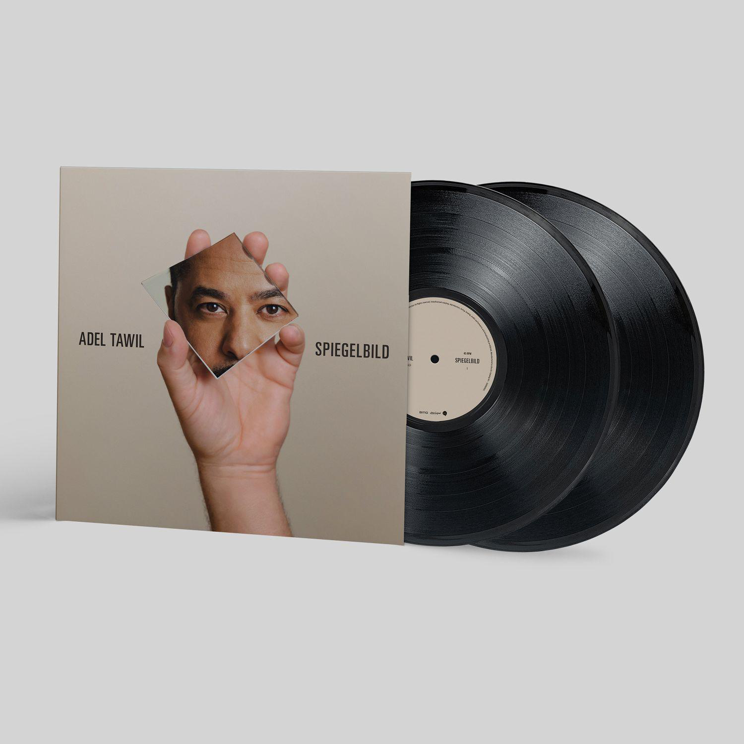 Albumcover mit Gesicht im Spiegel, schwarze Schallplatten.