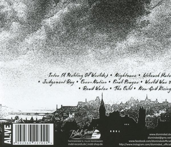 CD-Cover mit Bandnamen, Songtiteln, Stadtlandschaft und Barcode.