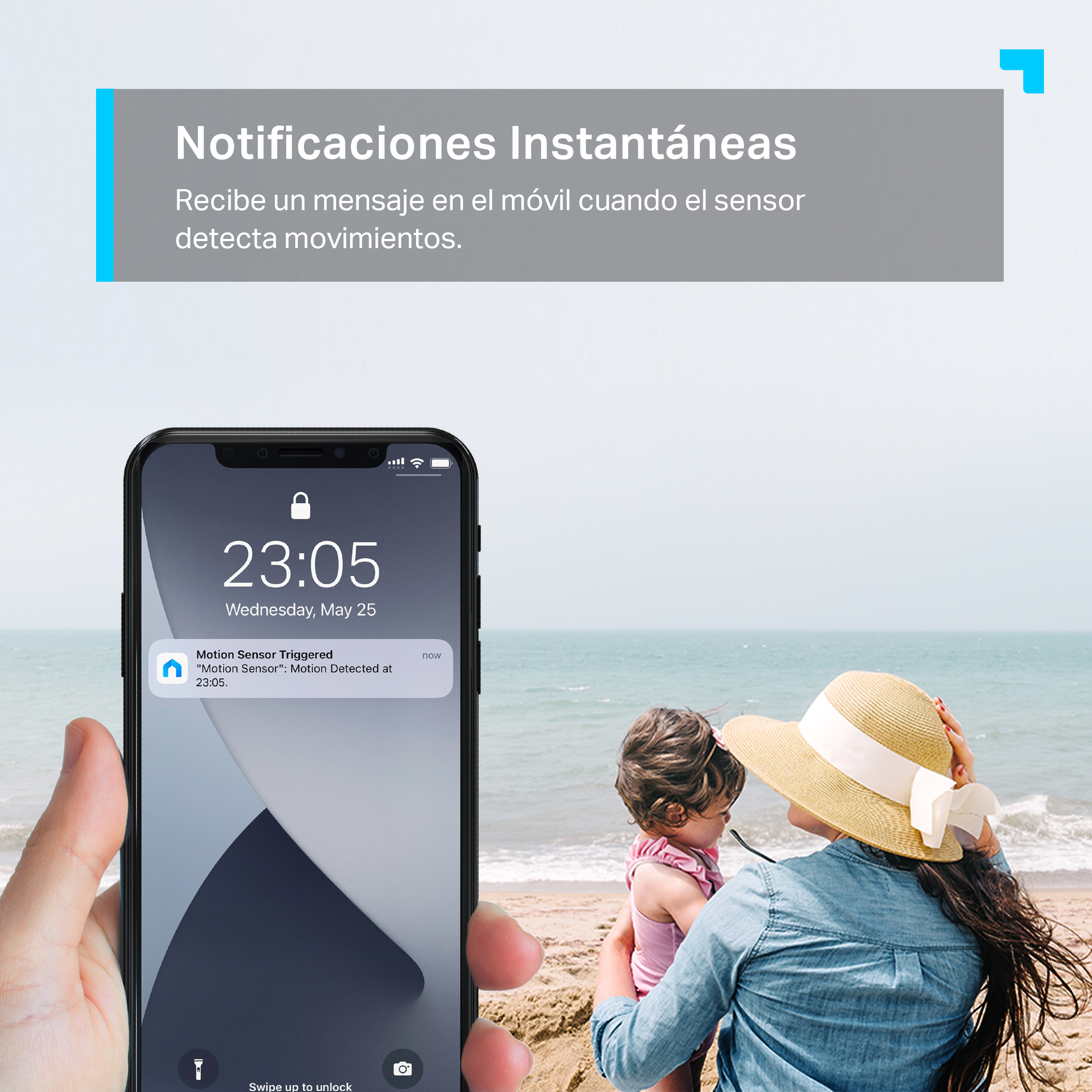 Mujer con niño y teléfono mostrando una notificación sobre sensor de movimiento.