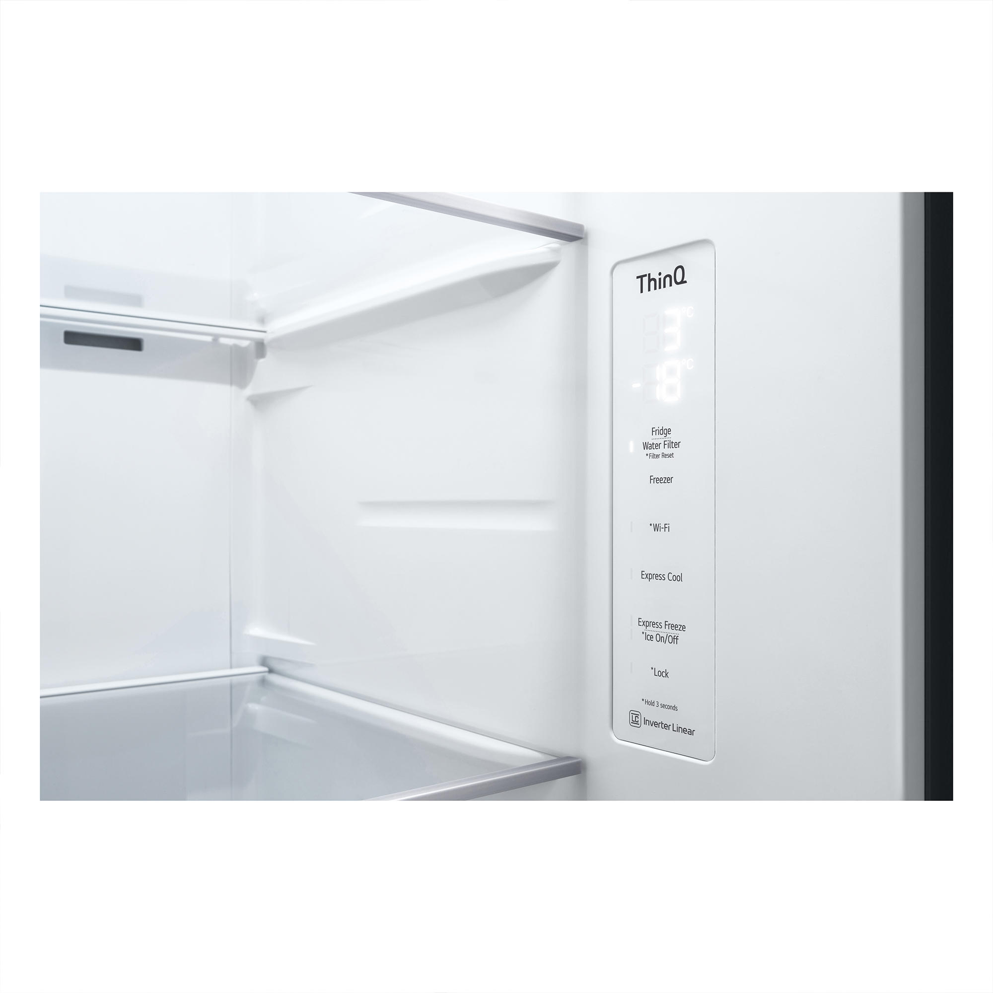 Primer plano de la pantalla del refrigerador que muestra la configuración de temperatura y opciones como Wi-Fi y enfriamiento rápido.