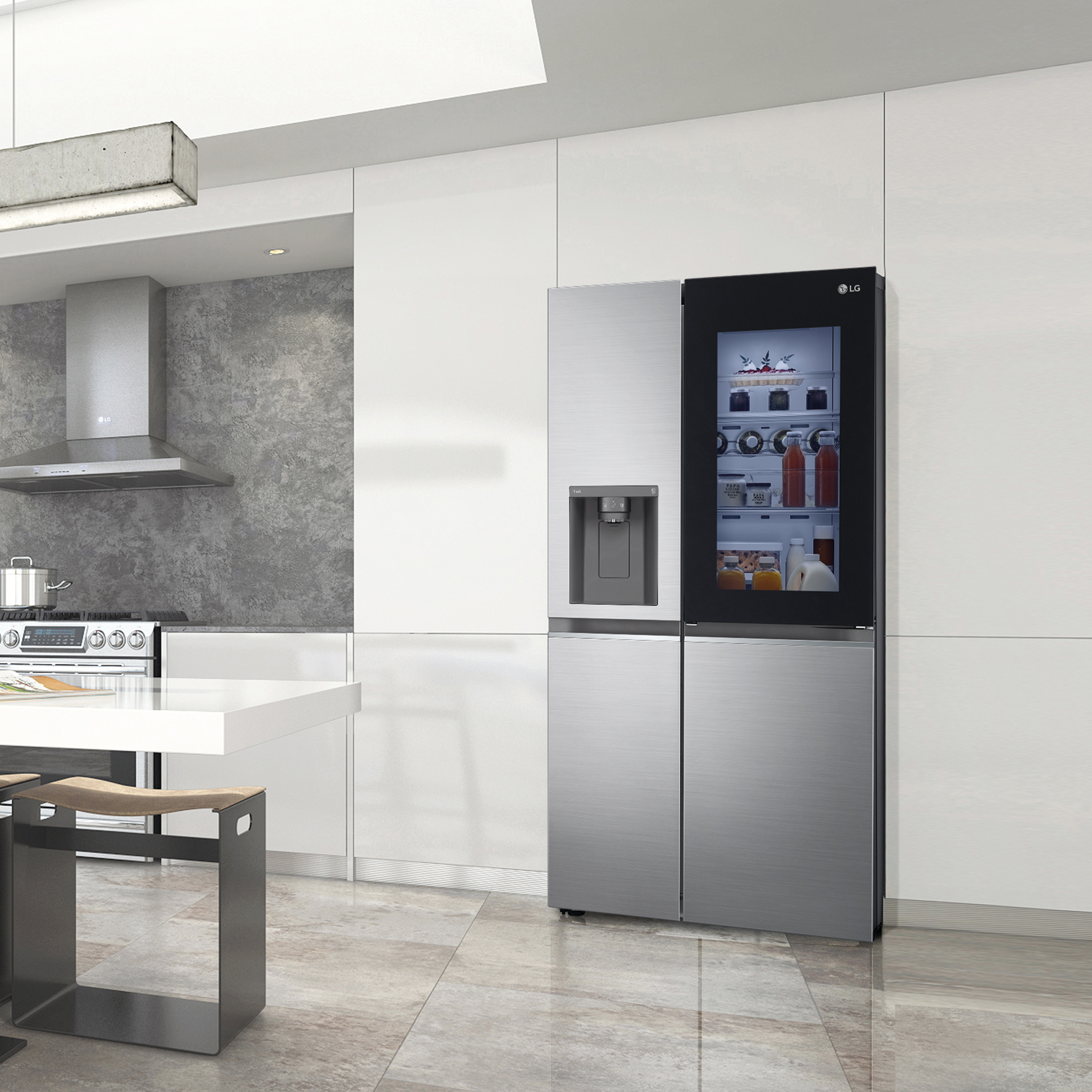 Una cocina moderna con un refrigerador LG de acero inoxidable, gabinetes blancos y una encimera blanca.