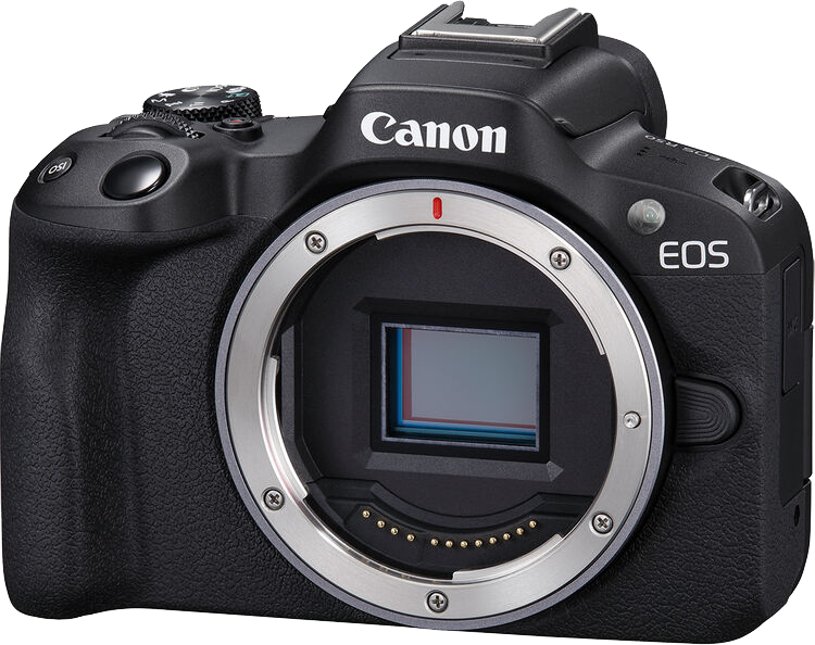 Fekete Canon EOS kamera, elölnézet. A lencse tartó látható. Canon logó felül.