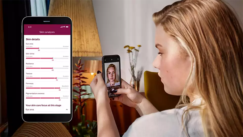 TV képernyő Rakuten TV alkalmazást és más alkalmazásokat mutat. Szöveg: Smart Hub, gyors hozzáférés.