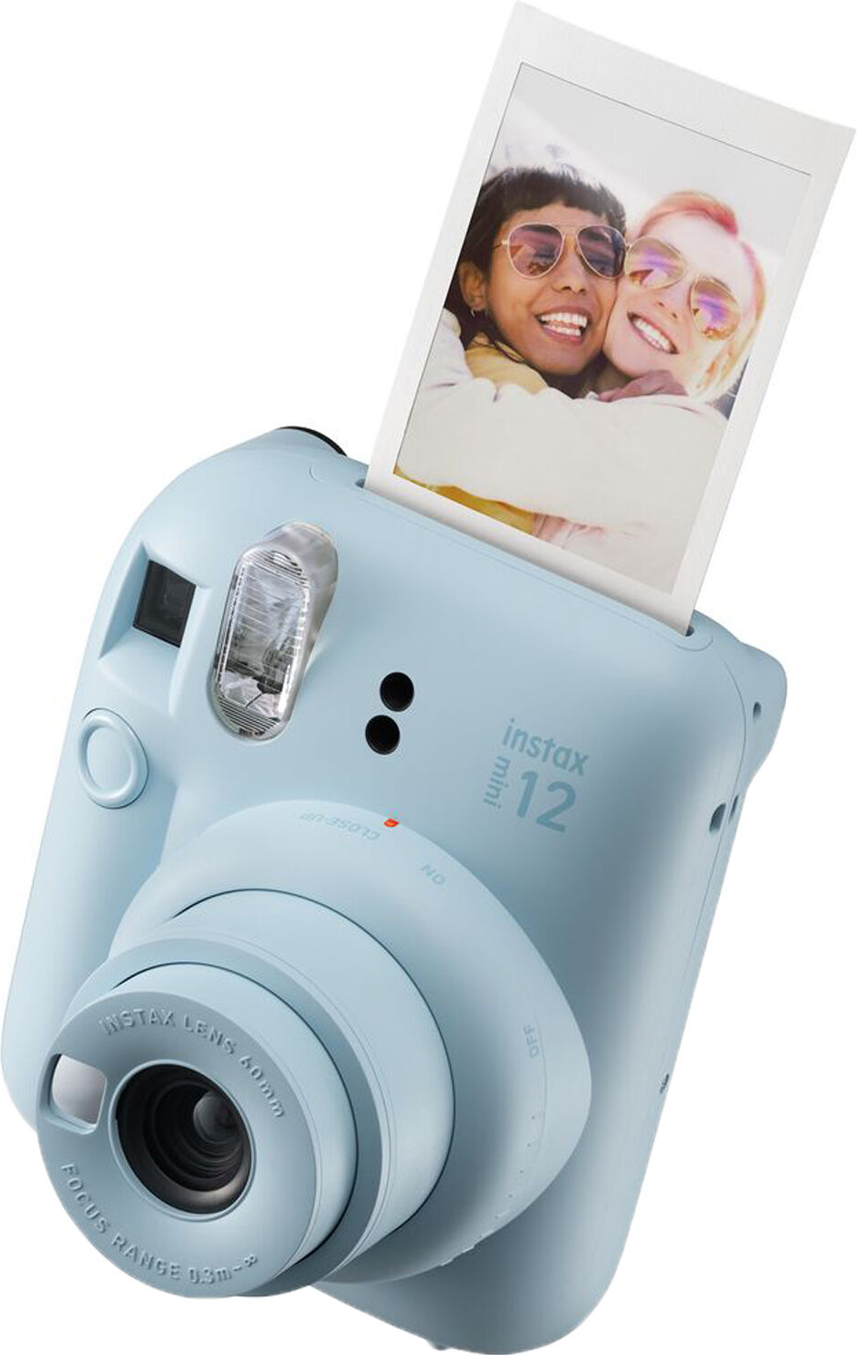 Blaue Instax-Kamera mit auswerfendem Foto.