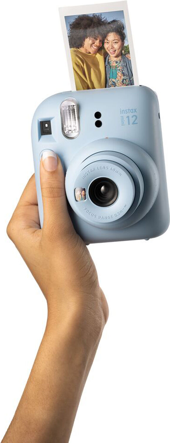 Eine hellblaue Instax 12 Kamera mit einem Bild.