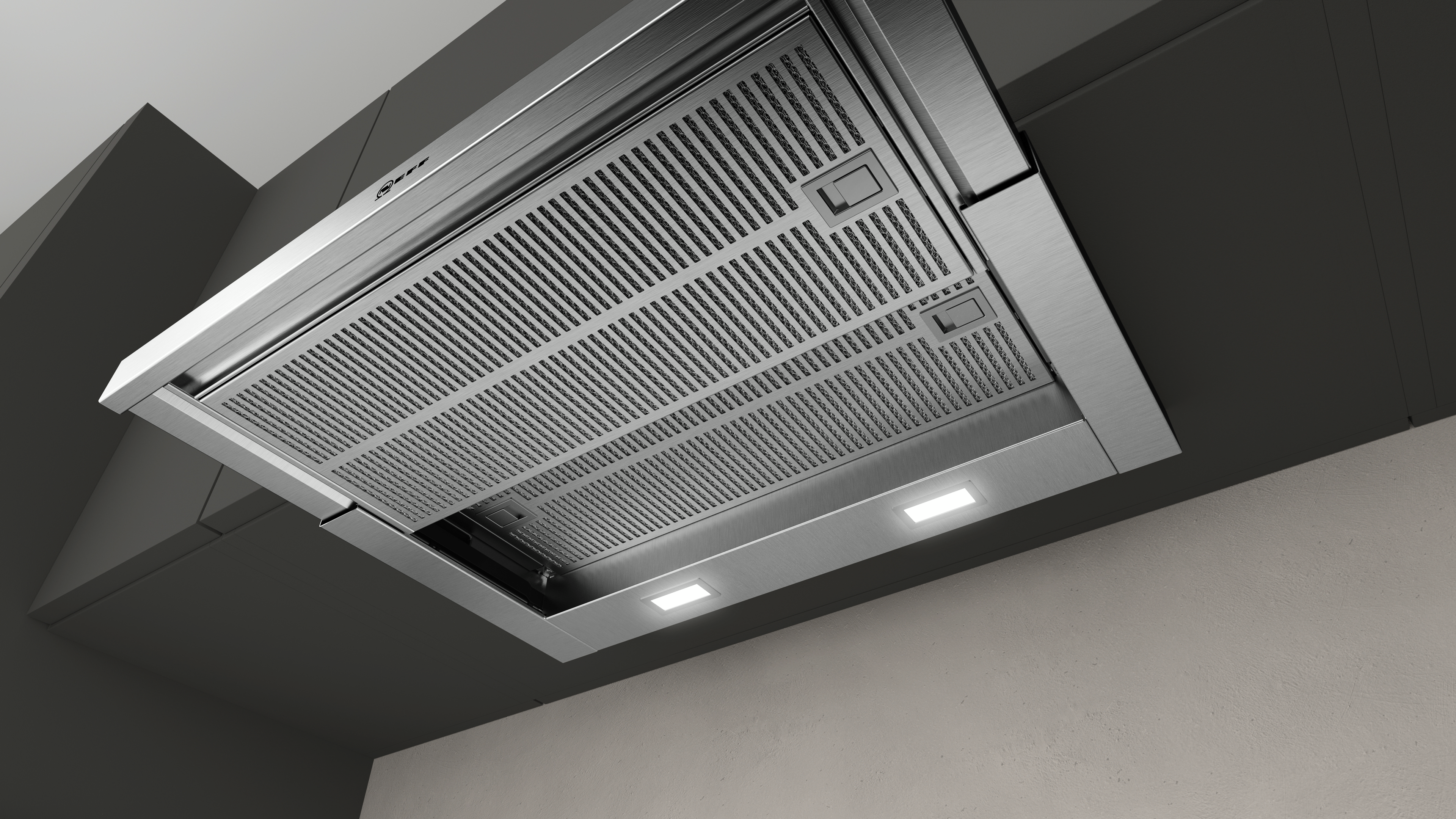 Eine Edelstahl-Dunstabzugshaube unter der Decke mit Lichtern.