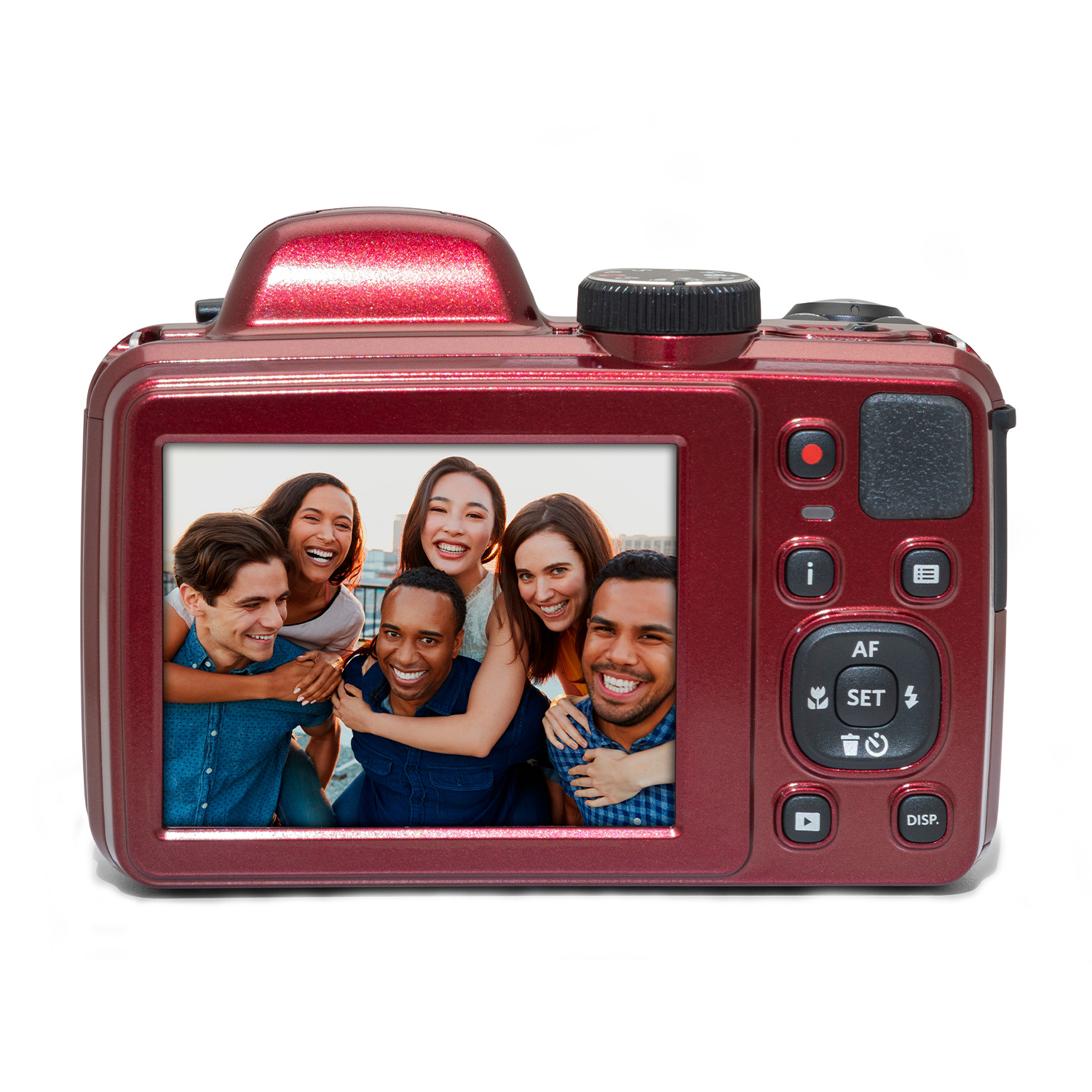 Fotocamera digitale rossa che mostra una foto di amici sorridenti su sfondo bianco.