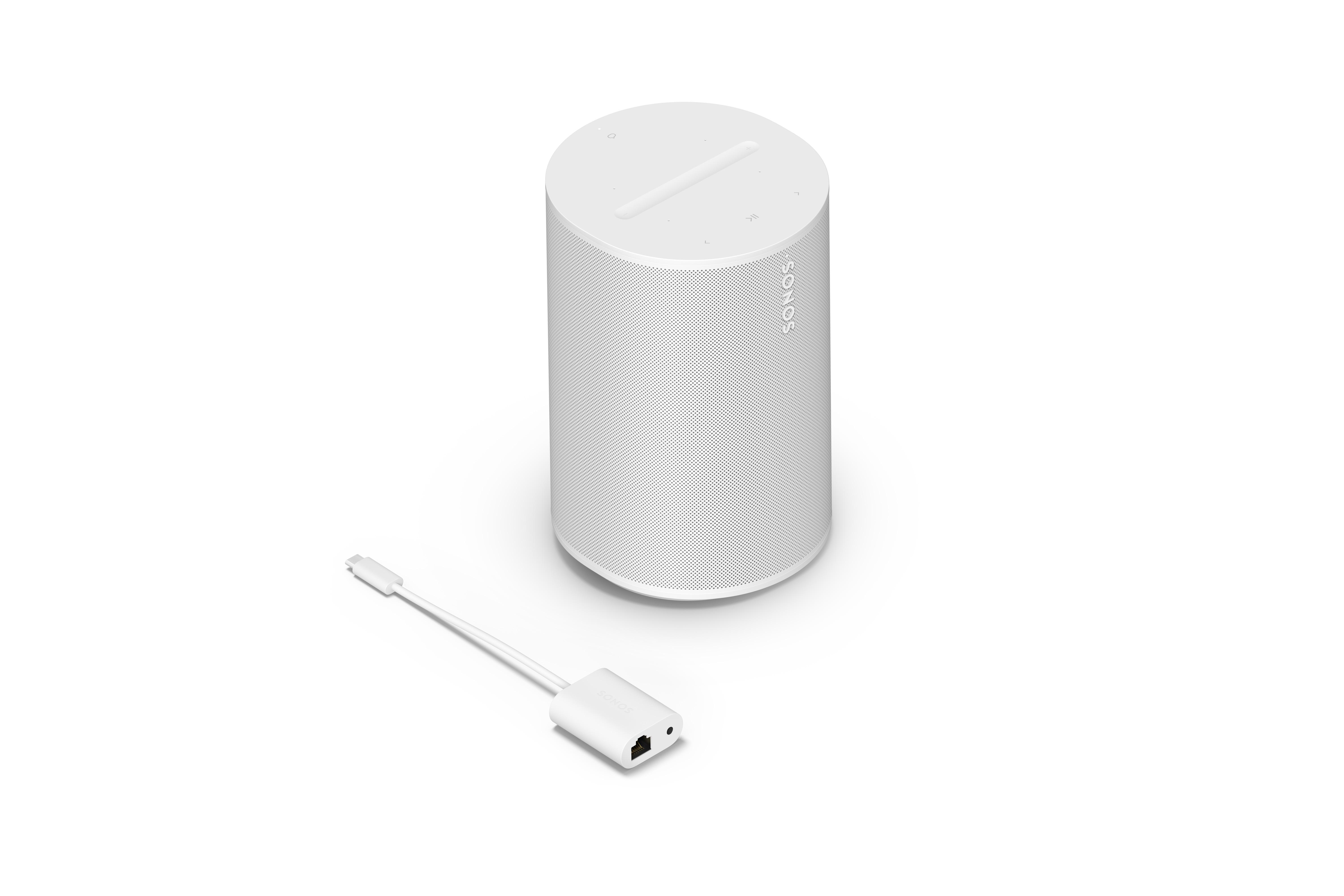 Weißer Sonos-Lautsprecher mit weißem Kabel und Stecker.