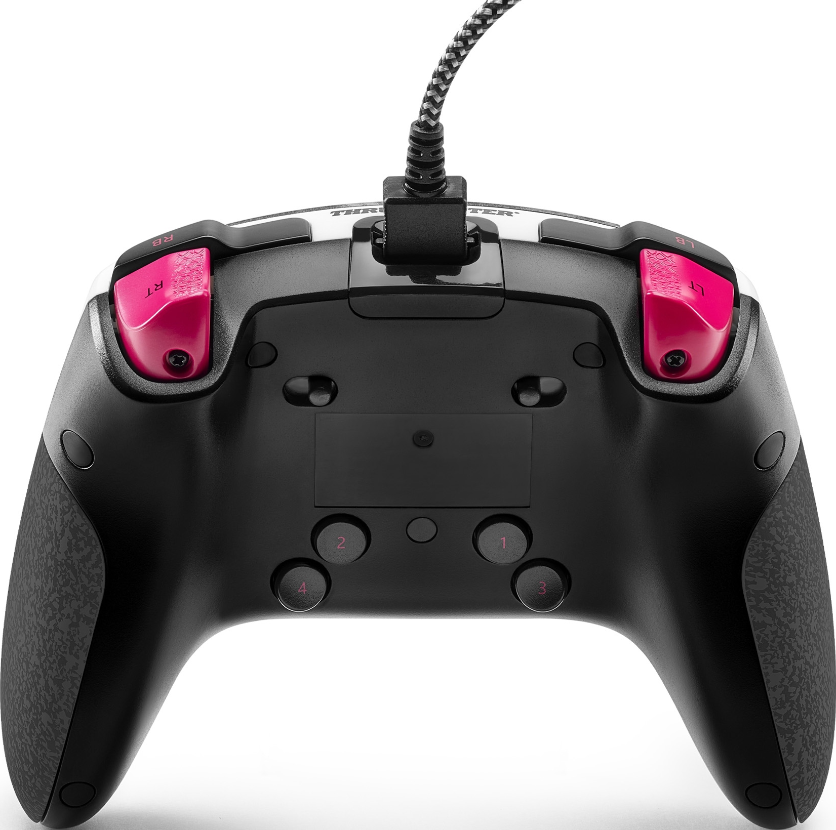 Schwarzer und rosafarbener Gamecontroller. Ansicht von unten mit beschrifteten Knöpfen. Das Kabel ist befestigt.