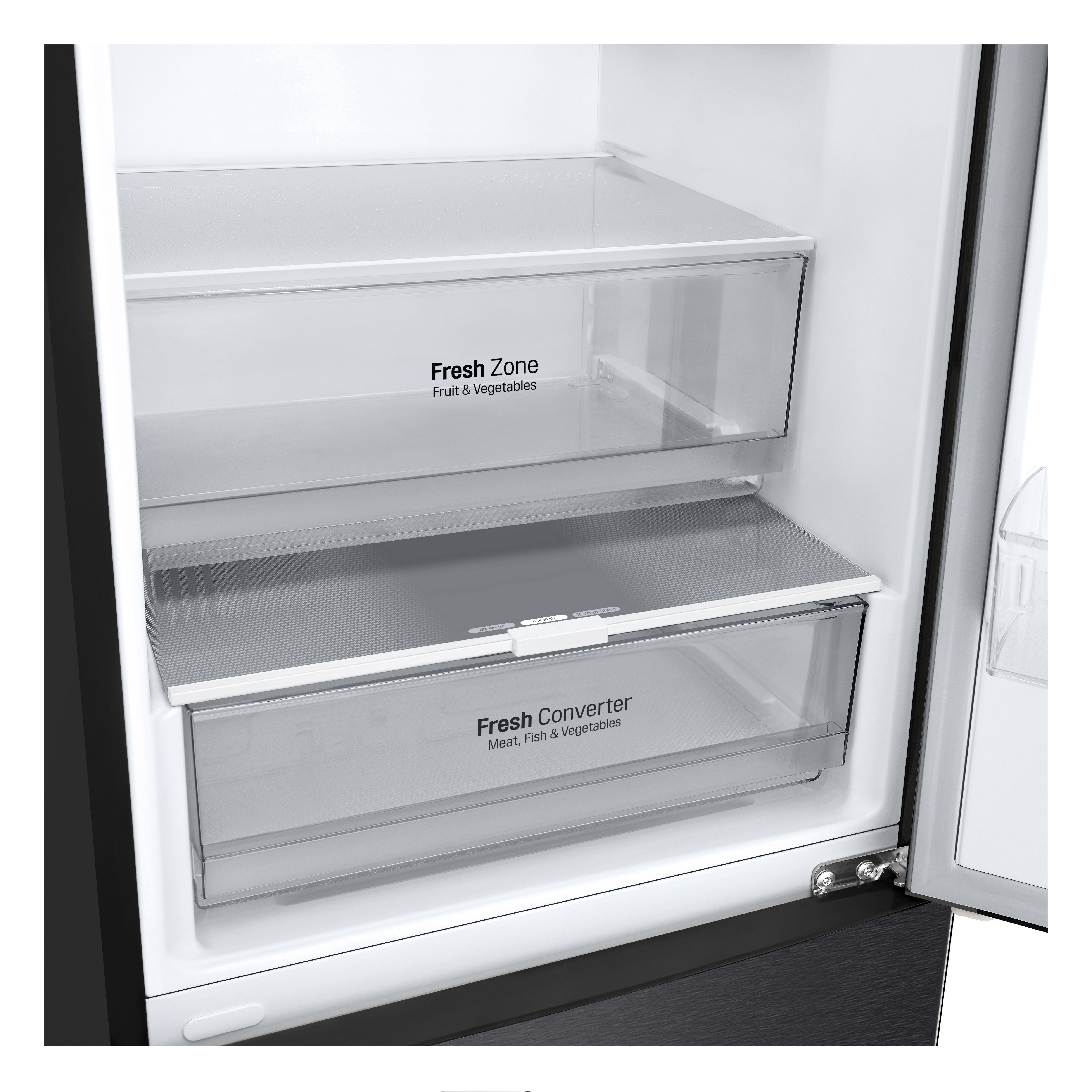 In einem Kühlschrank, mit Frischzonen- und Frischkonverter-Schubladen. Transparente Schubladen mit weißem Innenraum.