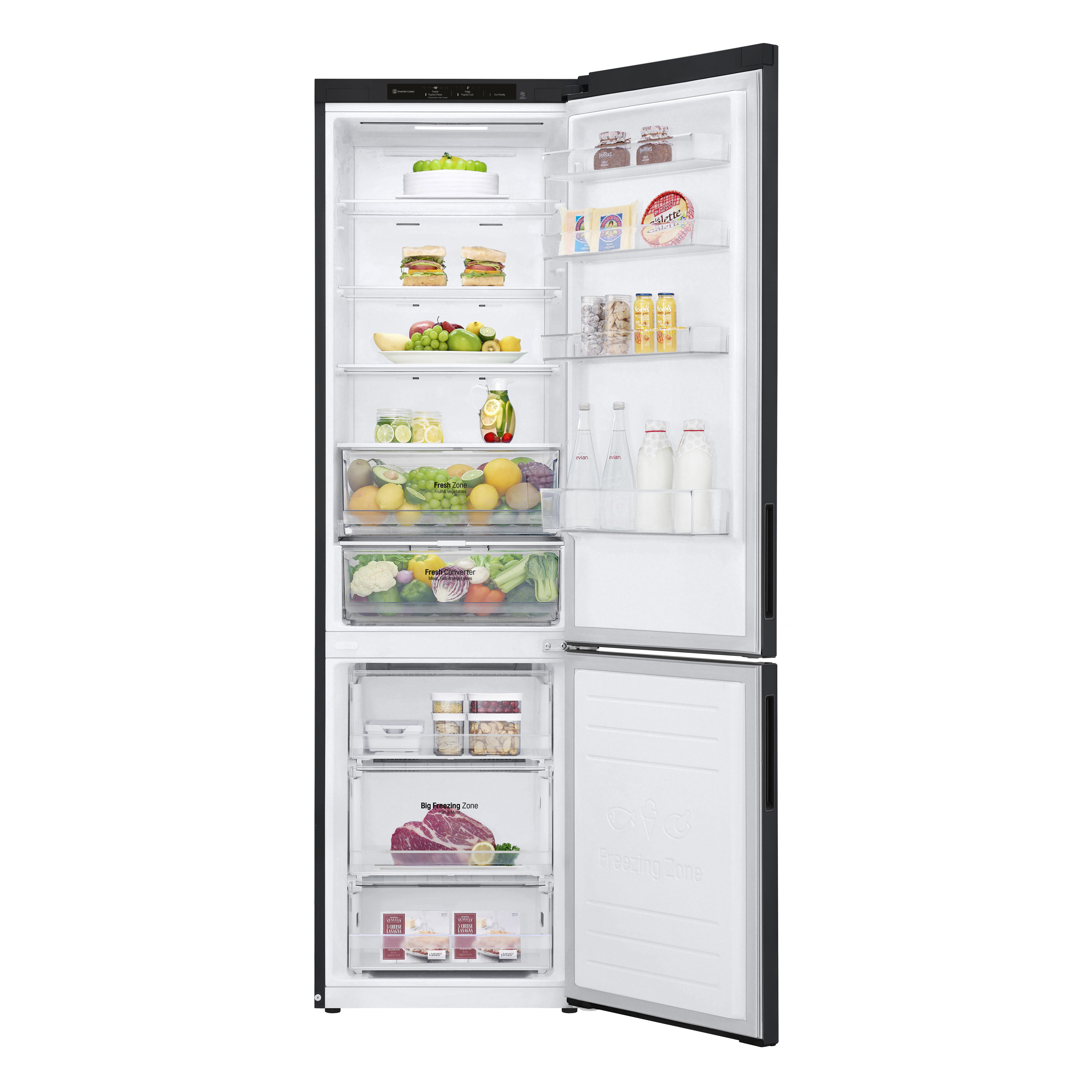 Ein schwarzer Kühlschrank mit geöffneten Türen, der Regale mit Lebensmitteln zeigt.