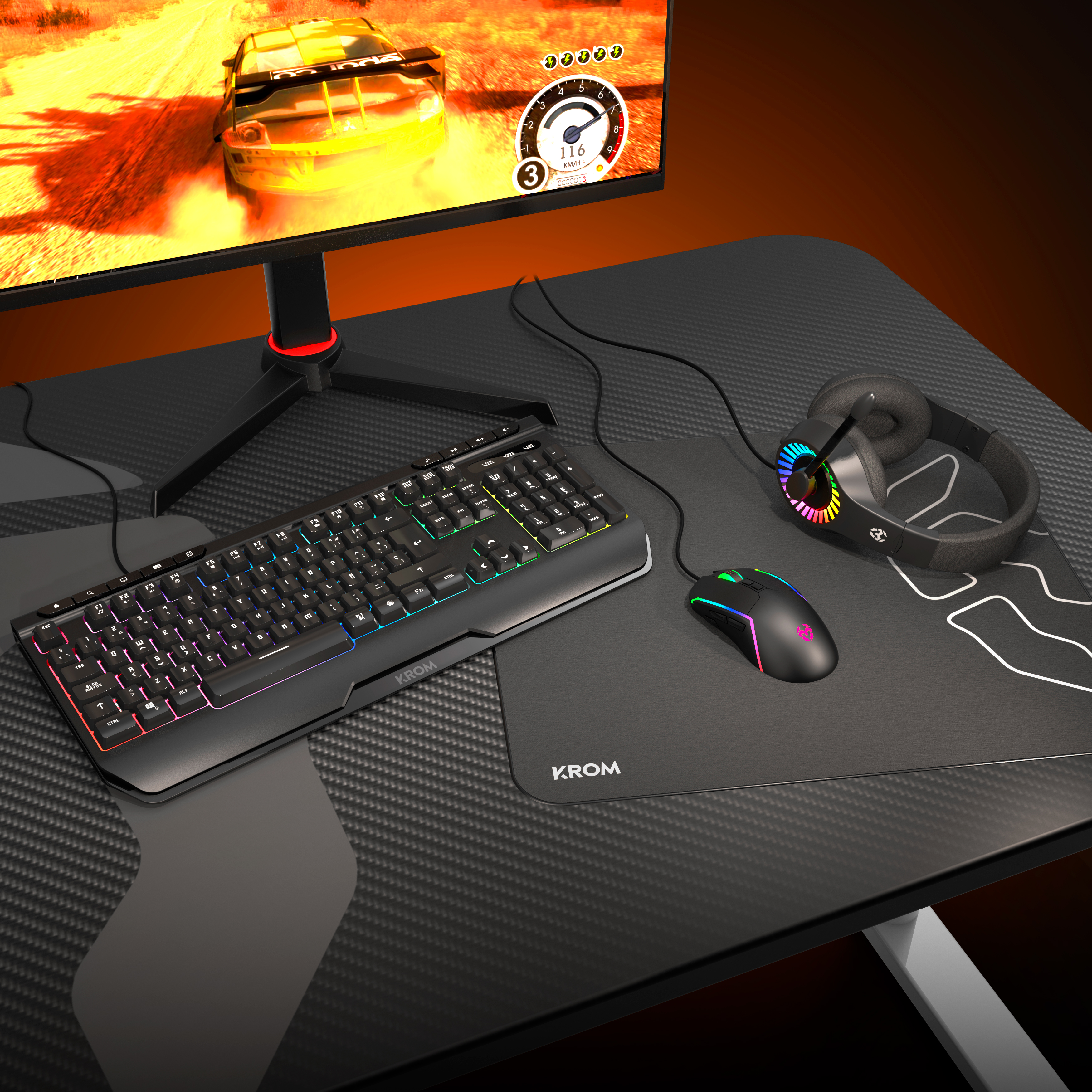 Configuración de juegos con teclado, mouse, auriculares y monitor que muestra un juego de carreras.
