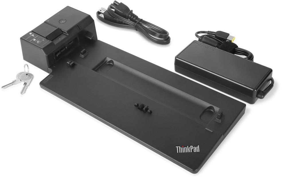 Station d'accueil ThinkPad noire avec accessoires. Comprend adaptateur secteur, clés et câbles. Fond blanc.