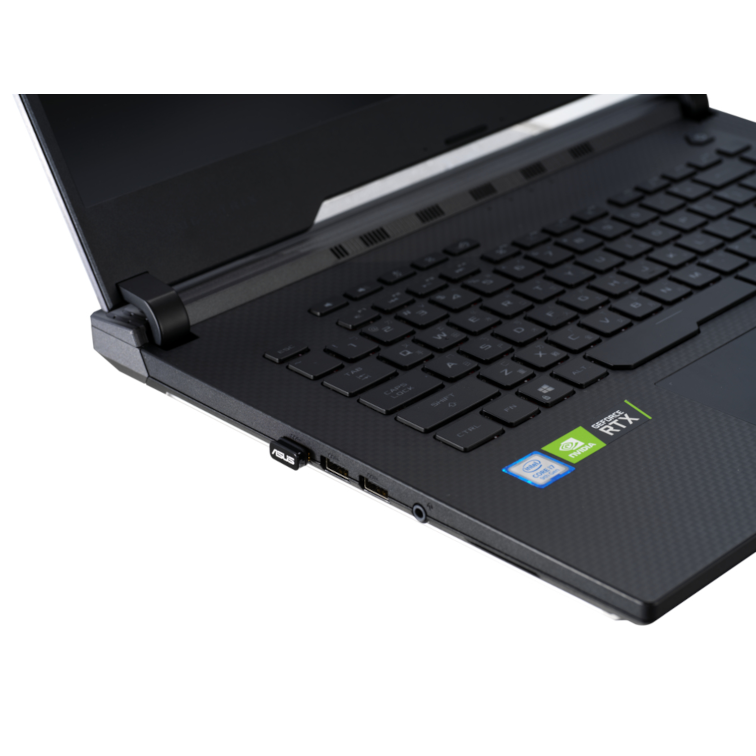 Clavier d'ordinateur portable, en gros plan. Noir et gris. Ports sur le côté.