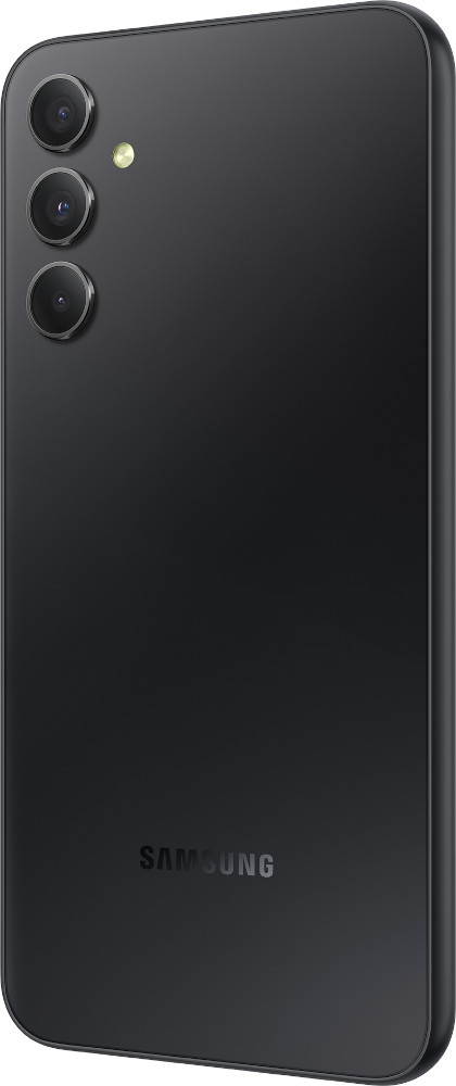 Zwarte Samsung telefoon, schuine weergave. Drie camera's achter, Samsung logo onder.