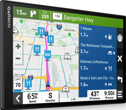 Dispositivo GPS che mostra mappa con percorso, velocità e attività commerciali vicine come 7-Eleven e Kafeneio Coffeehouse.